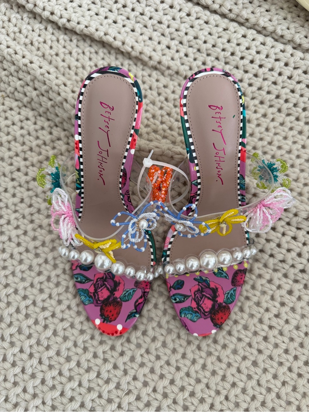 Betsey Johnson Goldiee Slide Sandal in Berry - Picture 5 of 6